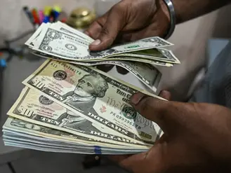 Dólar hoje cai 1,62%, a R$ 5,23, seguindo exterior e em semana de Super Quarta
