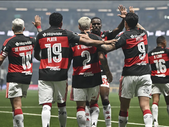 Brasileirão tem goleadas, viradas e disputa acirrada no topo da tabela