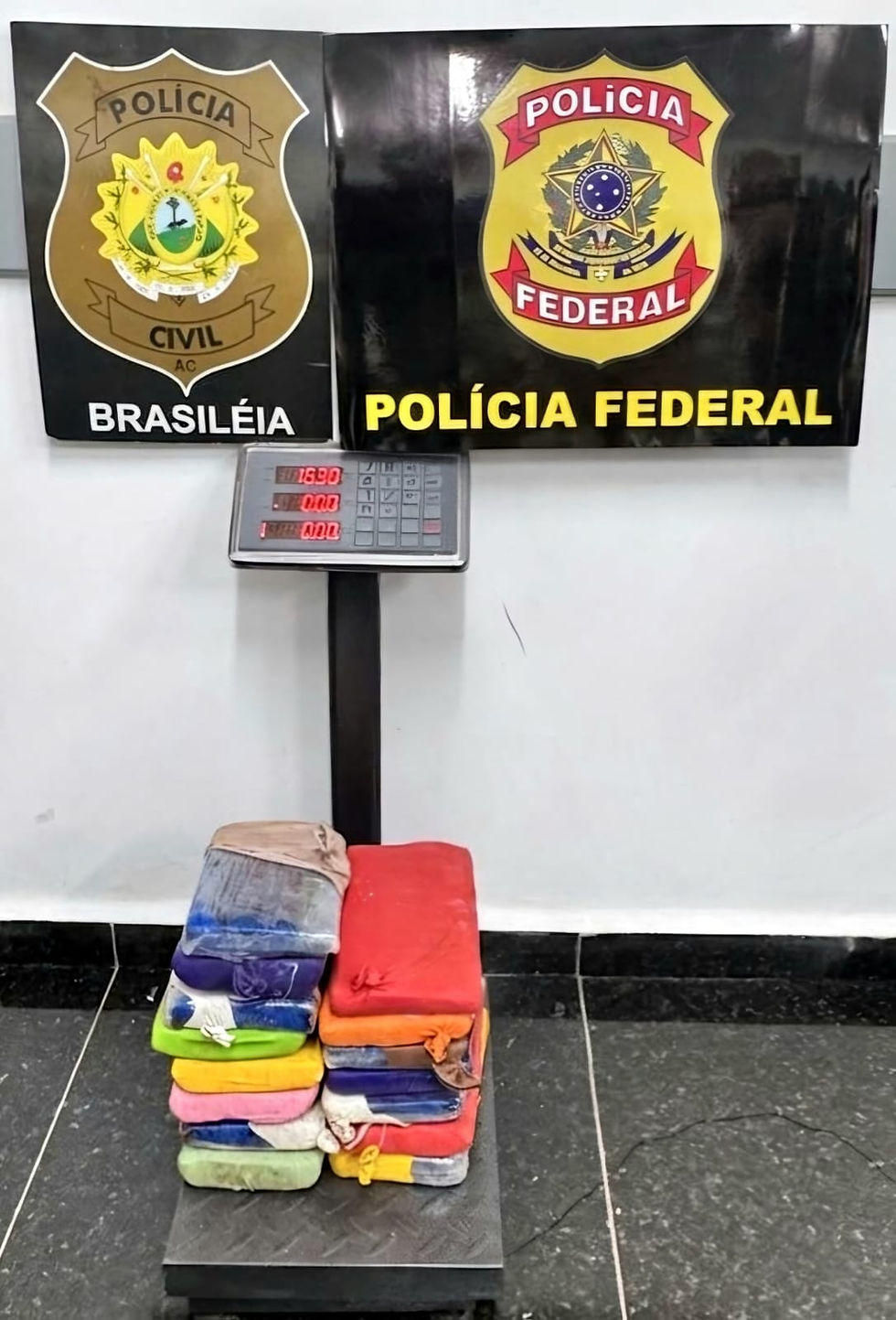 Operação conjunta das polícias Civil e Federal apreende 16 quilos de cocaína na BR-317, em Brasiléia