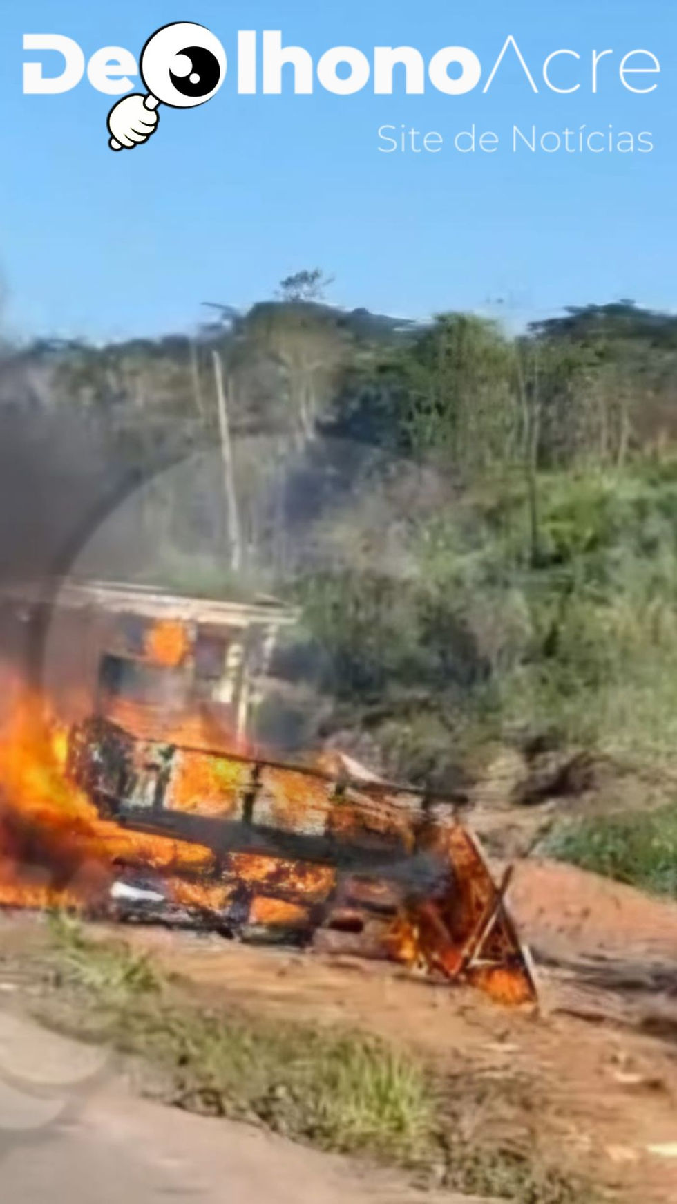 Caminhão utilizado em obras de recuperação da BR-364 é destruído por incêndio entre Sena Madureira e Manoel Urbano