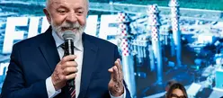 Lula ironiza slogan: “Brasil acima de tudo, mas primeiro os EUA”