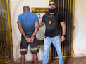 Foragido é preso após atacar homem e mulher com caco de vidro durante bebedeira em Capixaba