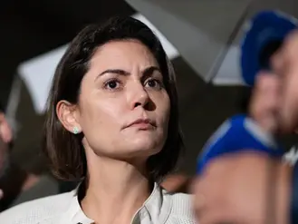 Moraes recebeu Michelle horas antes de mandar Bolsonaro para Papudinha