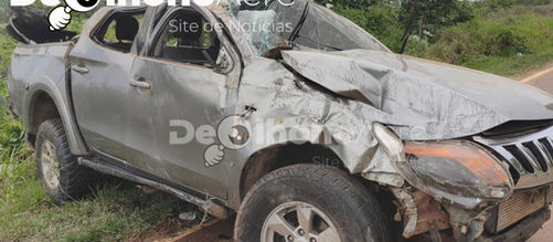Caminhonete capota na BR-317, mata uma pessoa e deixa quatro feridos, incluindo duas crianças