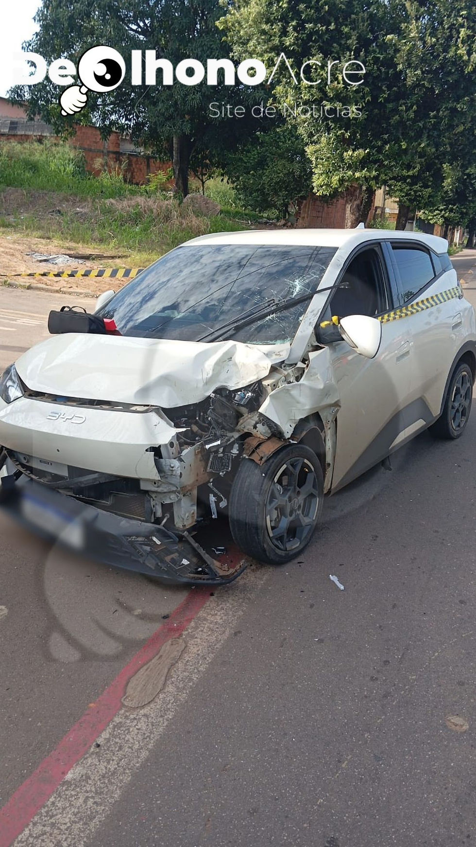 Colisão entre carro e motocicleta deixa duas pessoas gravemente feridas em Rio Branco