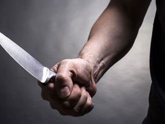 Homem é esfaqueado no tórax e nas pernas por dívida de R$ 10; suspeito é preso