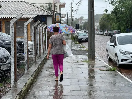 Chuva forte atinge Rio Branco e previsão indica risco de temporais em regiões do Acre