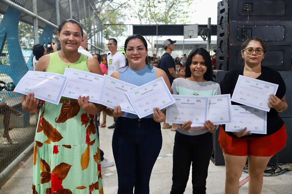 Mulheres do Calafate receberam certificados das oficinas. Foto: Alice Leão/Secom