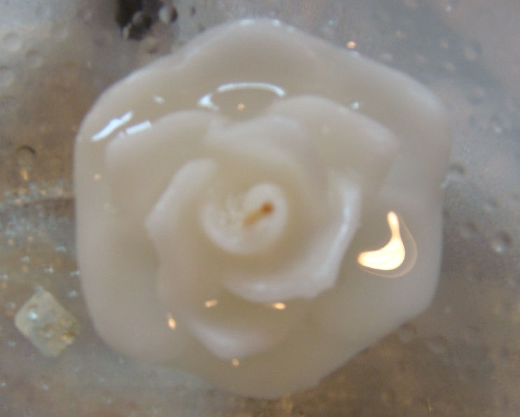 Thumbnail: Floating Candle Centerpiece