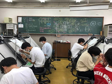 製図Ⅰの授業風景.jpg