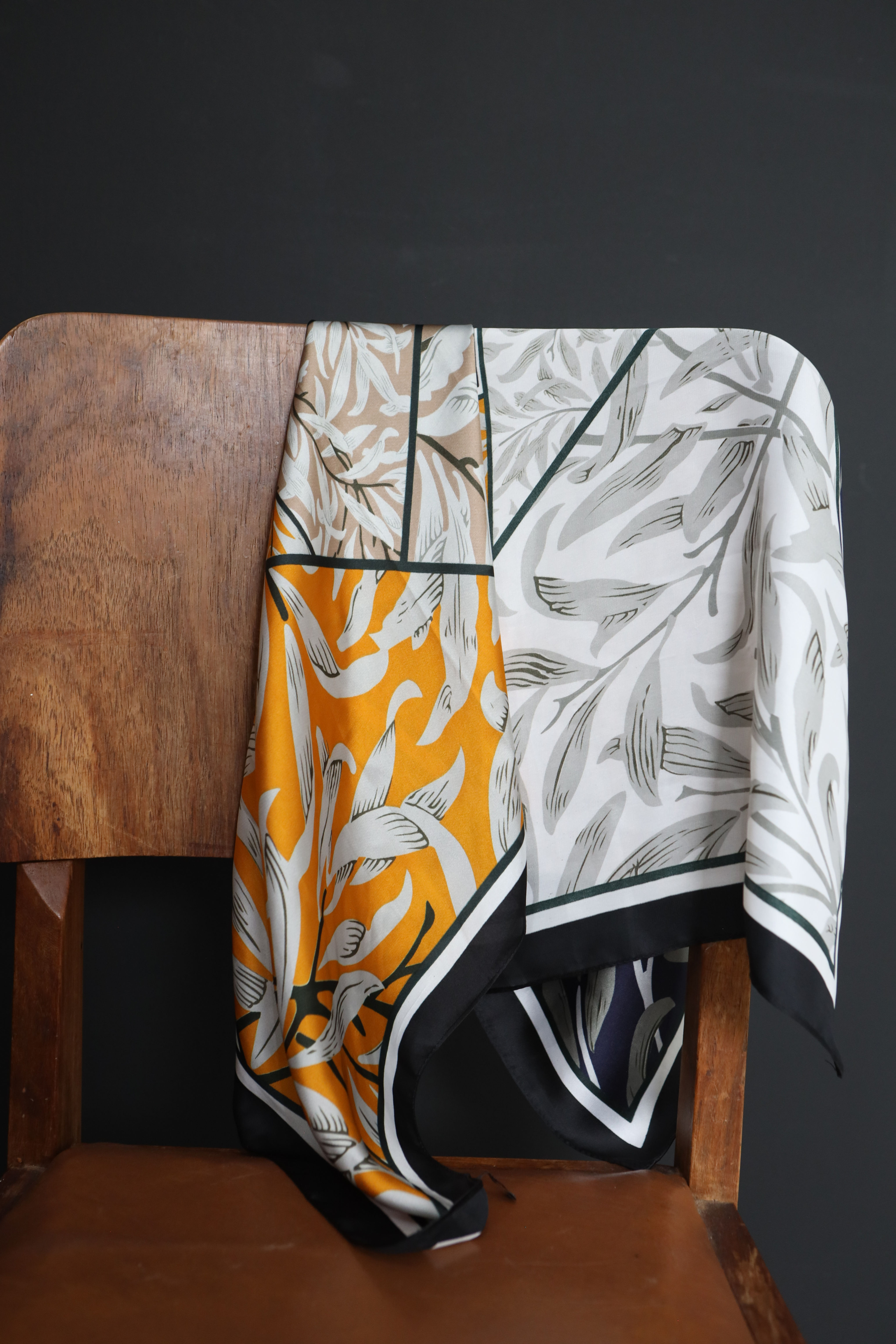VINTAGE PATTERN SATIN SCARF