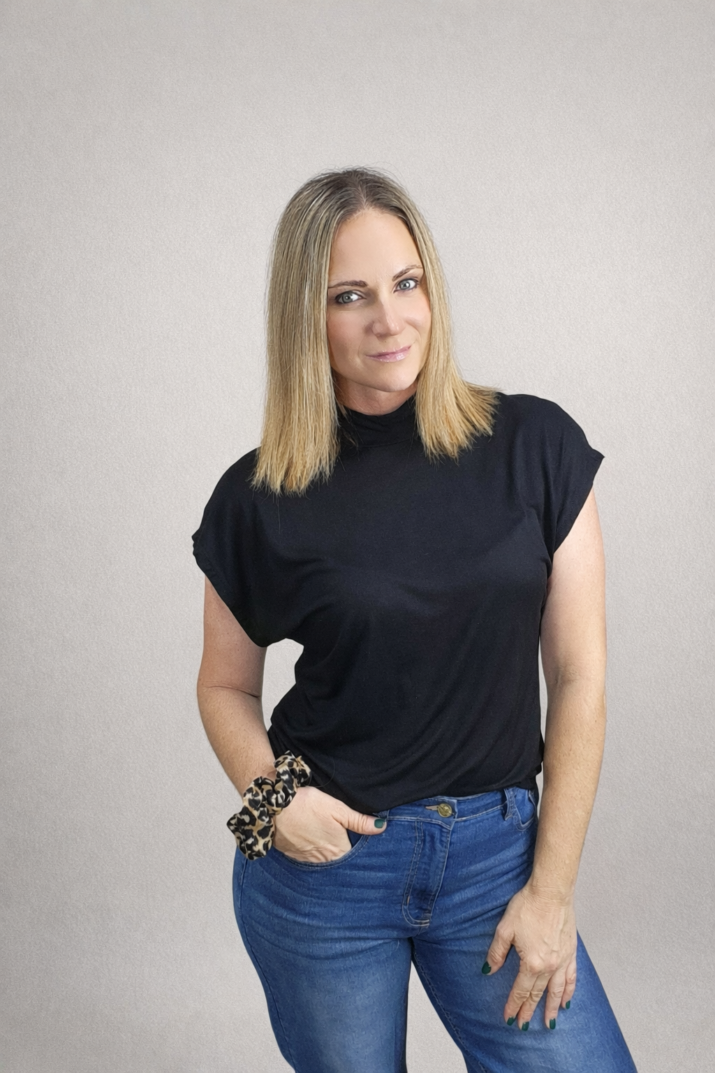 BLACK TURTLENECK TOP