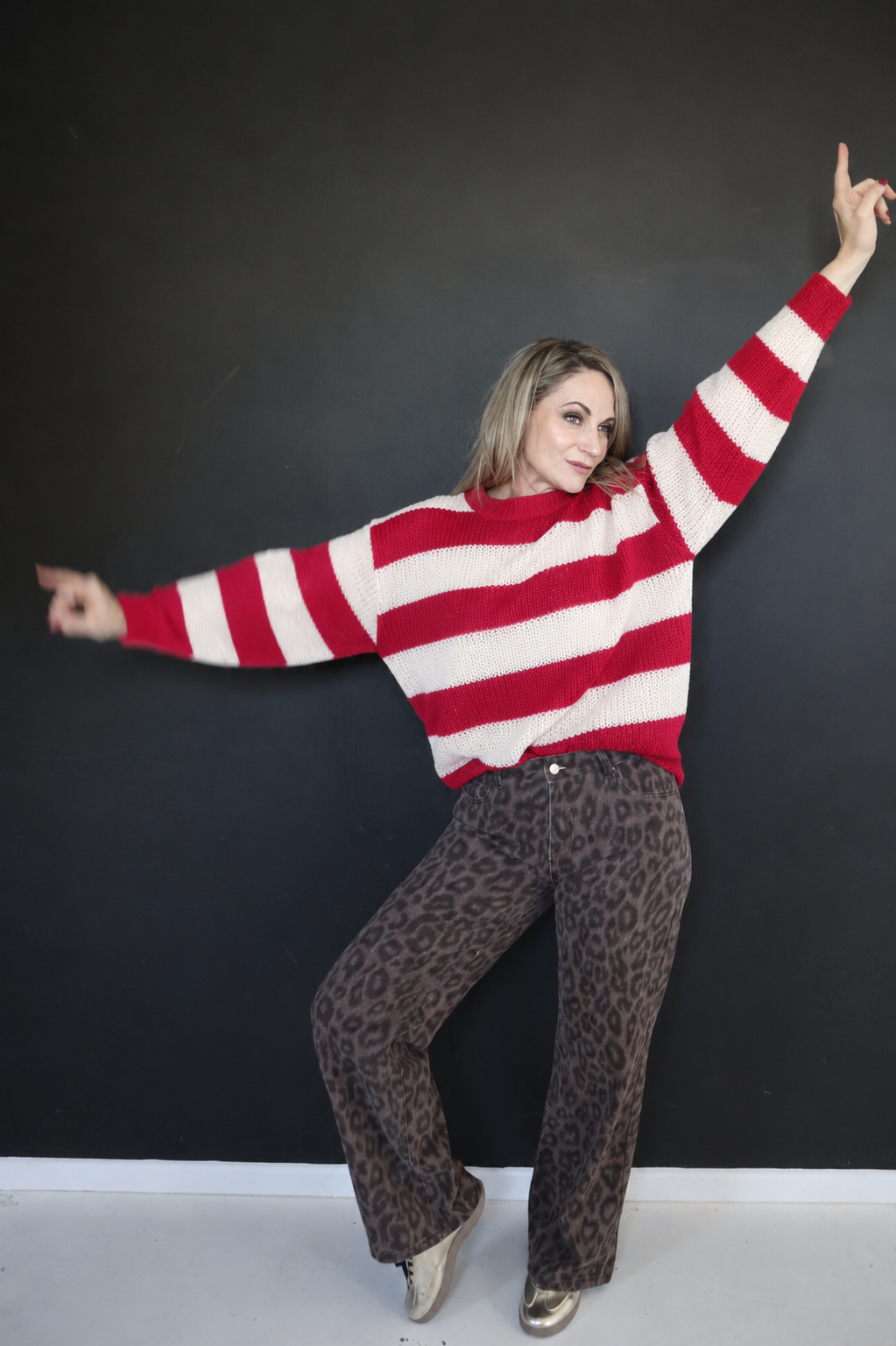 RED AND WHITE STRIPE KNIT