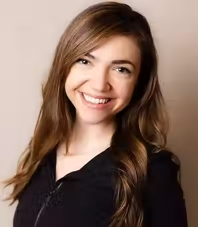 Stevie Headshot.png.avif