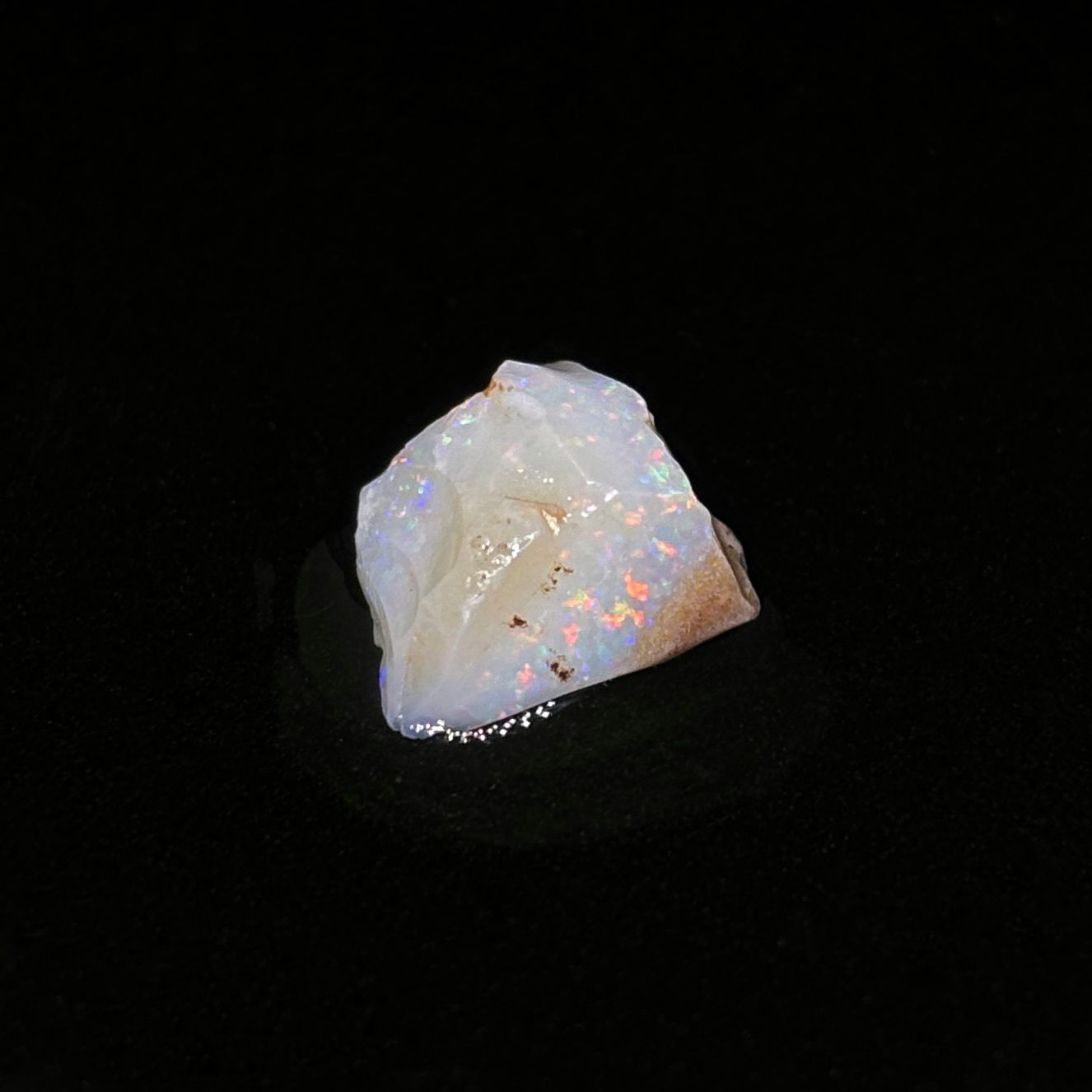 Rough Australian Coober Pedy Color Peak Opal Cutting Stone