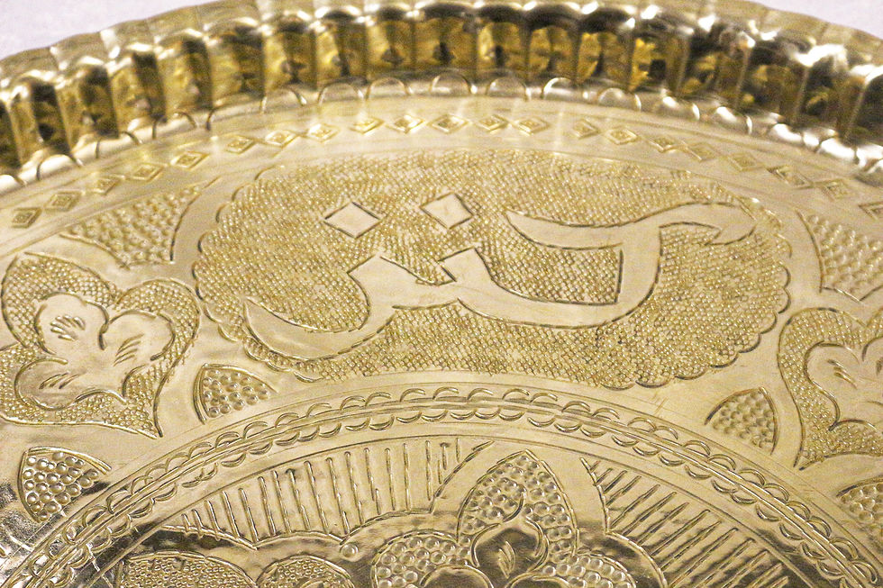 Thumbnail: Beistelltisch,Tischgestell aus massivem Holz mit Tablett aus Messing, Teetisch