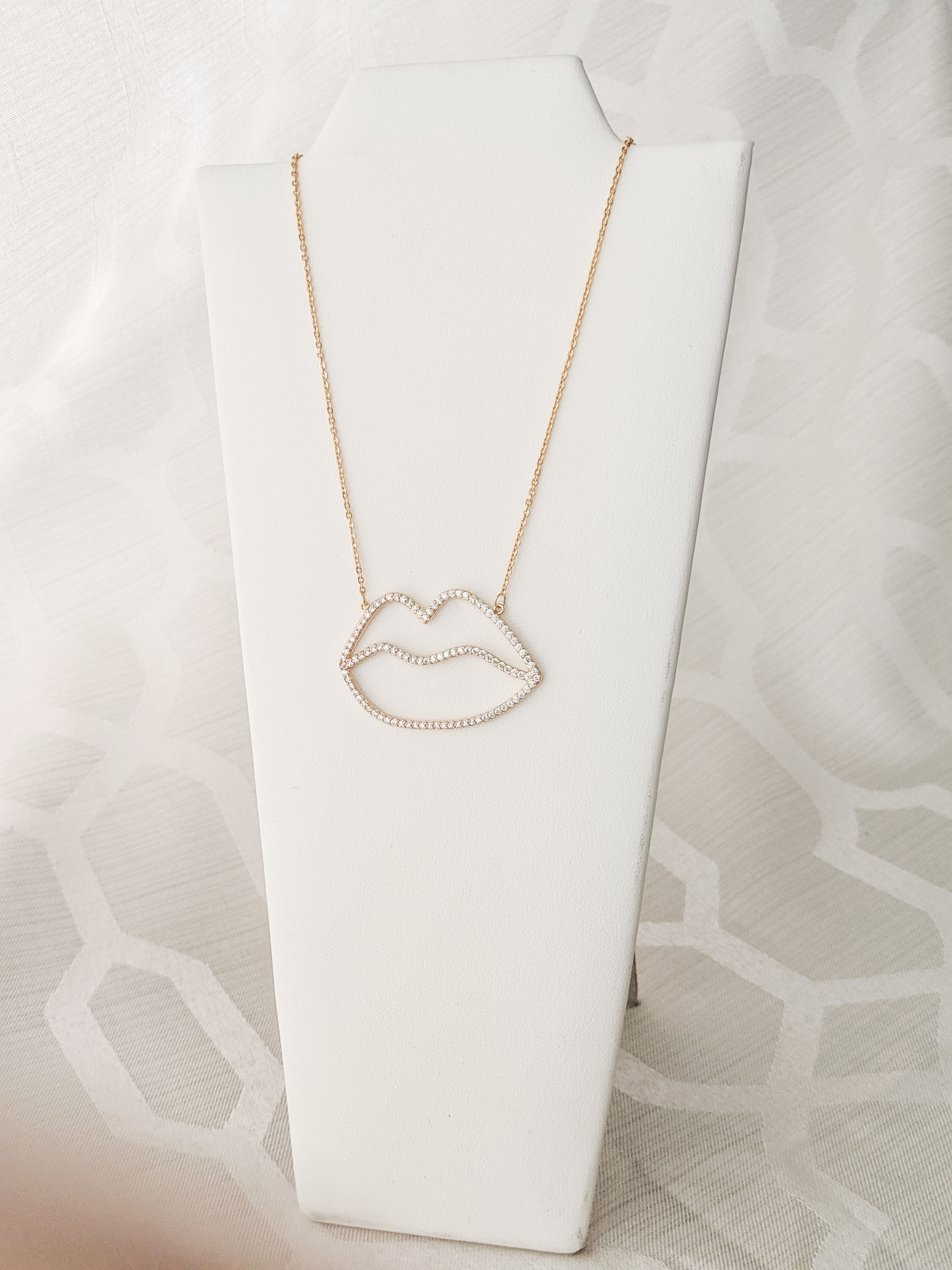 Gold, Silver, Black, Red Designer Lips Pendant Chain Necklace