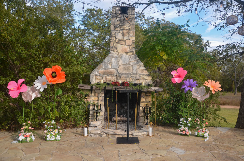 giant colorful flowers for wedding ceremony decoration