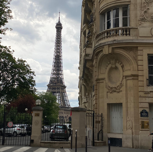 Quiet view of the Eiffel Tower in Paris
