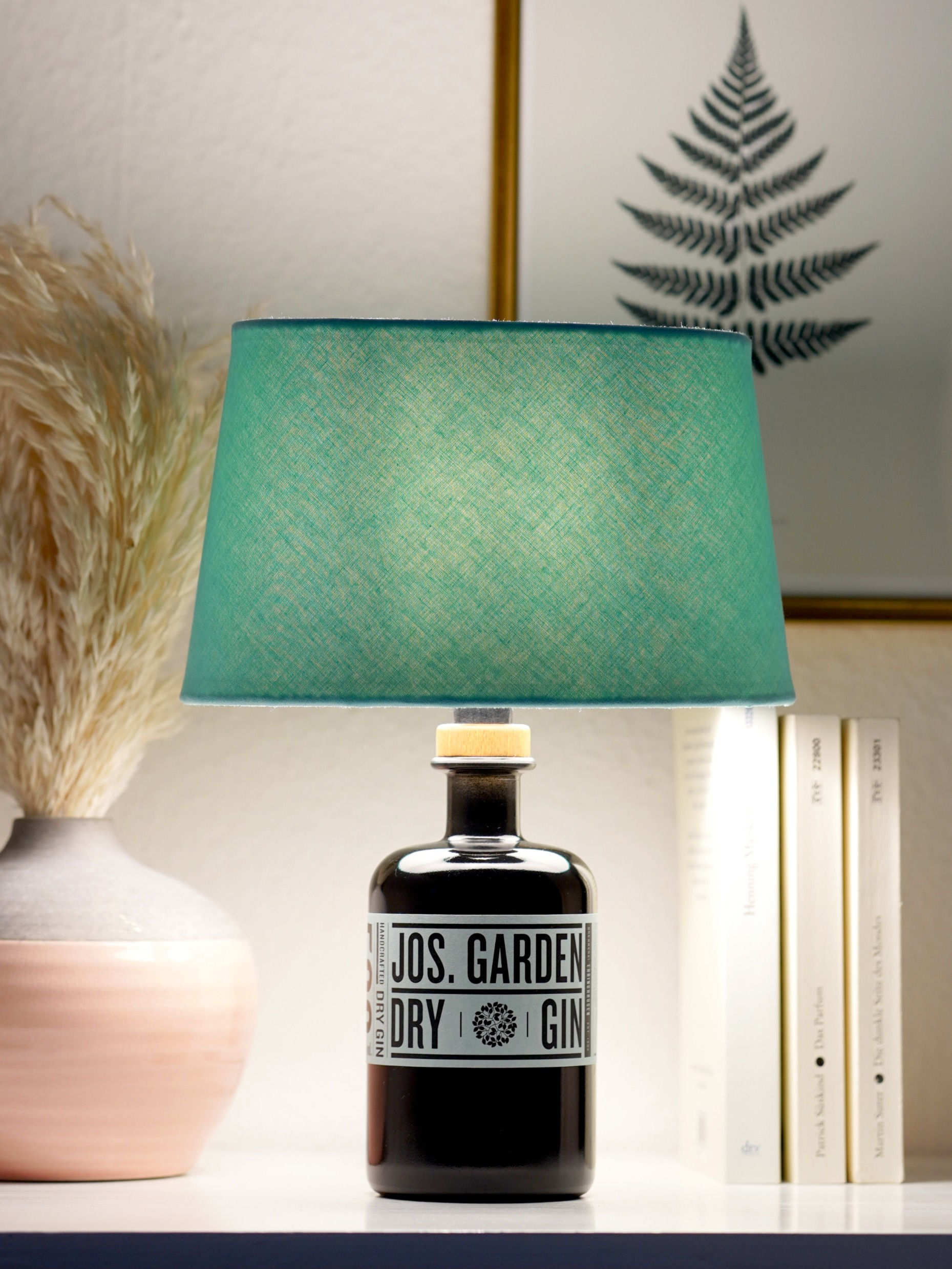 Flaschenlampe Jos. Garden Gin mit Lampenschirm