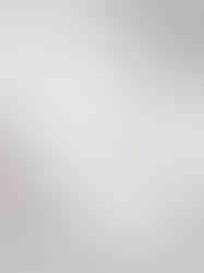 Am Bund wird alle 1,5 cm in einer Länge von 7 cm eingeschnitten.