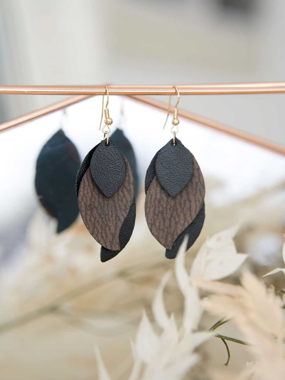 Ohrringe aus Vintage Leder, schwarz-grau