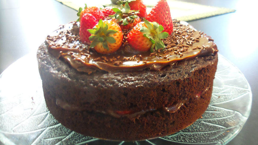 naked cake de chocolate com morango