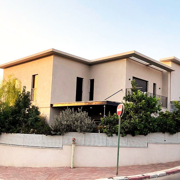 הריסות, הקמות ושיפוצים גדולים של וילות באזור המרכז כולל פרטים הנדסיים מורכבים, בריכות שחיה, פיתוח וכד'