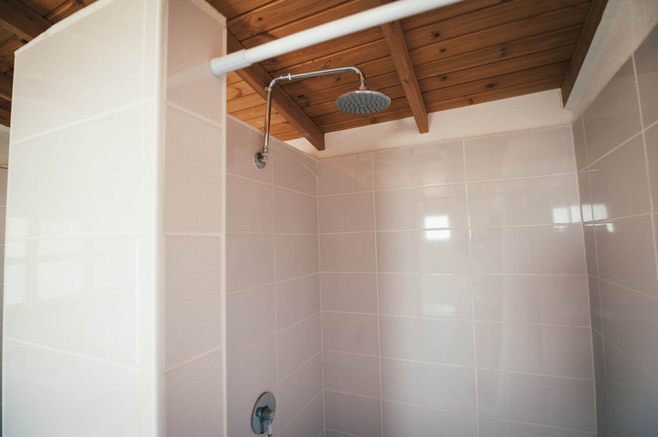 מקלחת בצימר חלמונית