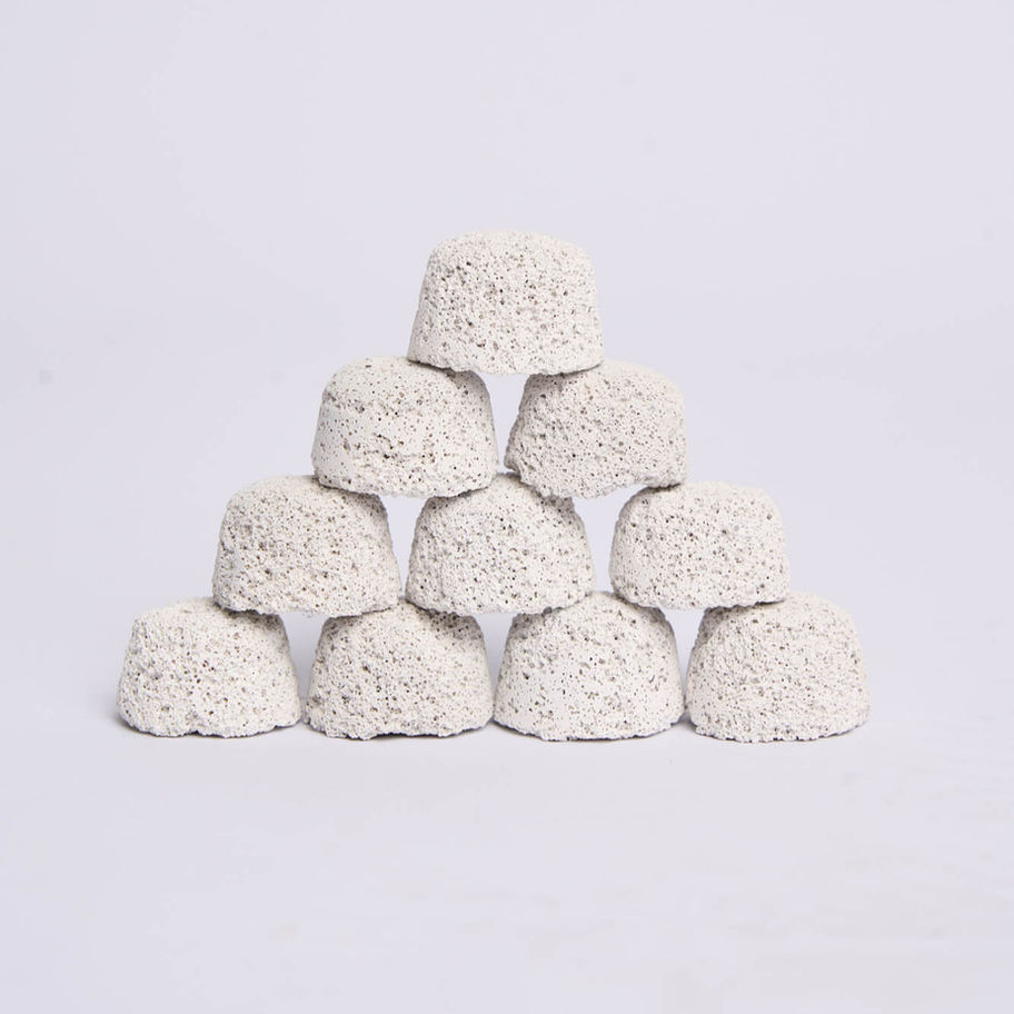 אבני חיטוי קרמיות לטיהור מים בבריכות וספא