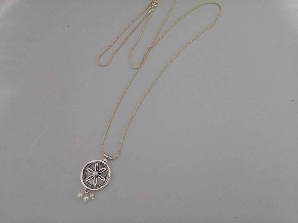 שרשרת תליון עתיק עם פנינים