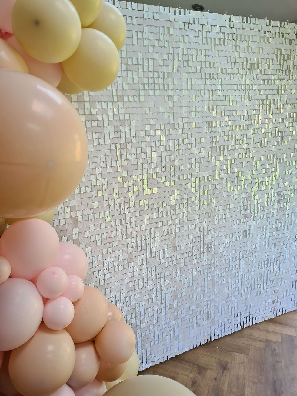 Thumbnail: 36 Panels x White Sequin Wall 