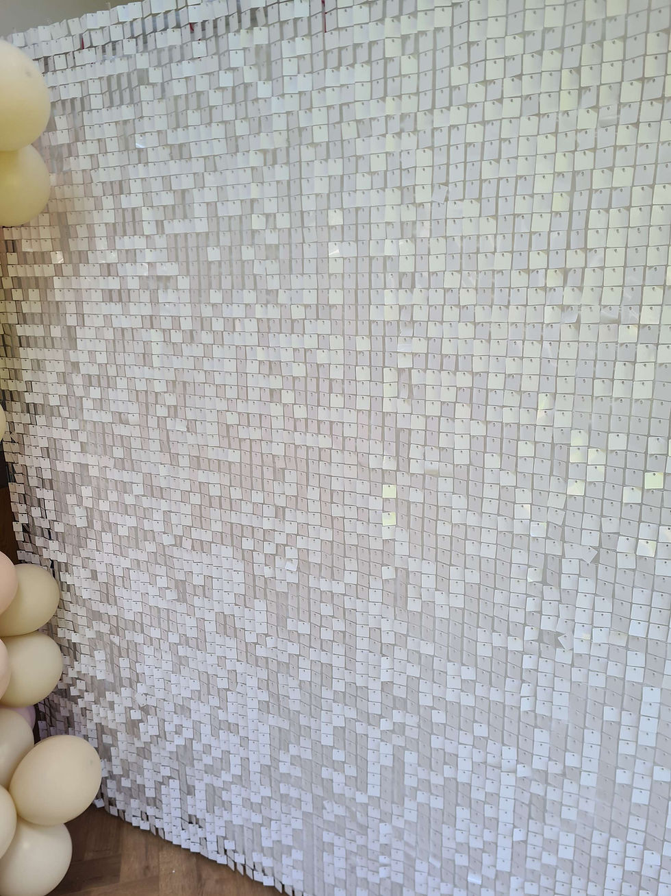 Thumbnail: 36 Panels x White Sequin Wall 
