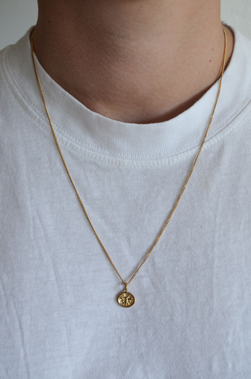 Thumbnail: Bee Pendant 9ct Yellow gold Small