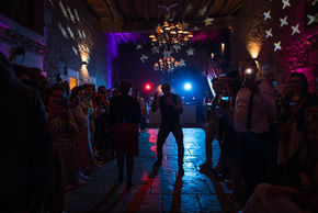 KatanaX Animation créé une ambiance extraordinaire pour une entrée des mariés incroyable.