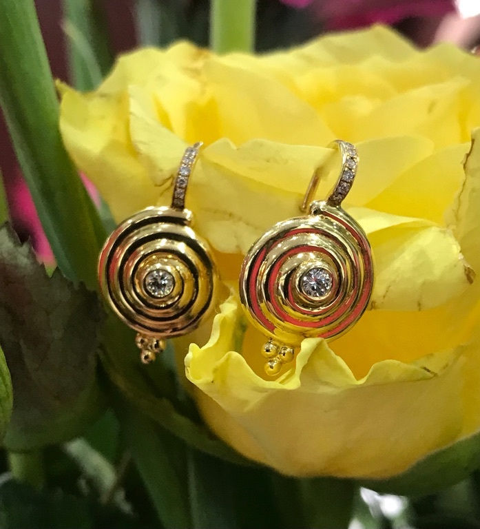 Thumbnail: Pre-owned Temple St. Clair 18ct Yellow Gold Spiral Diamond Earrings