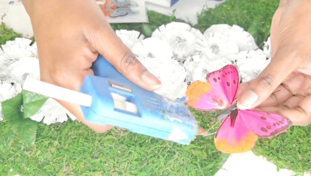 DIY Dollar Store Green Moss Table Runner