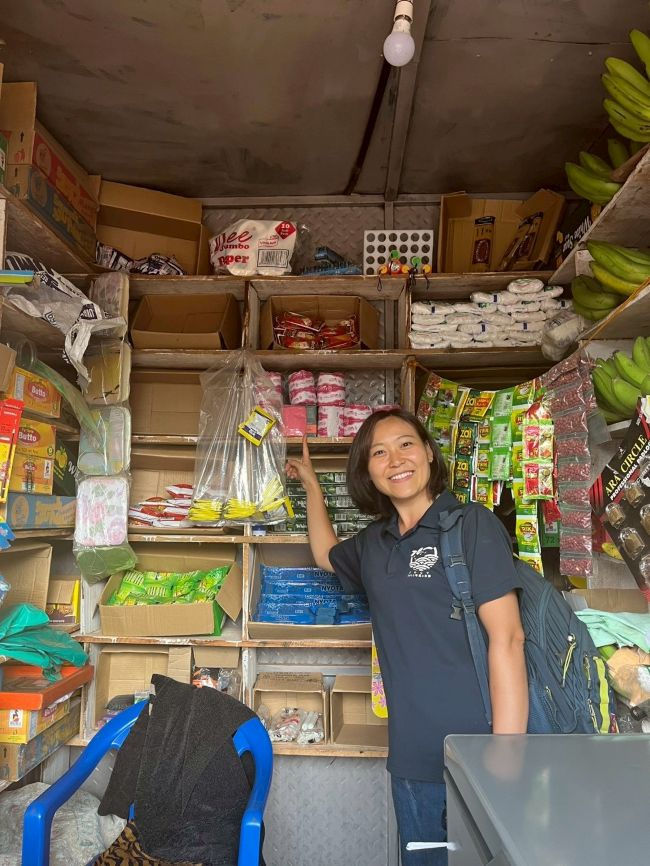 作成した生理用布ナプキンを町のキオスクにて販売している