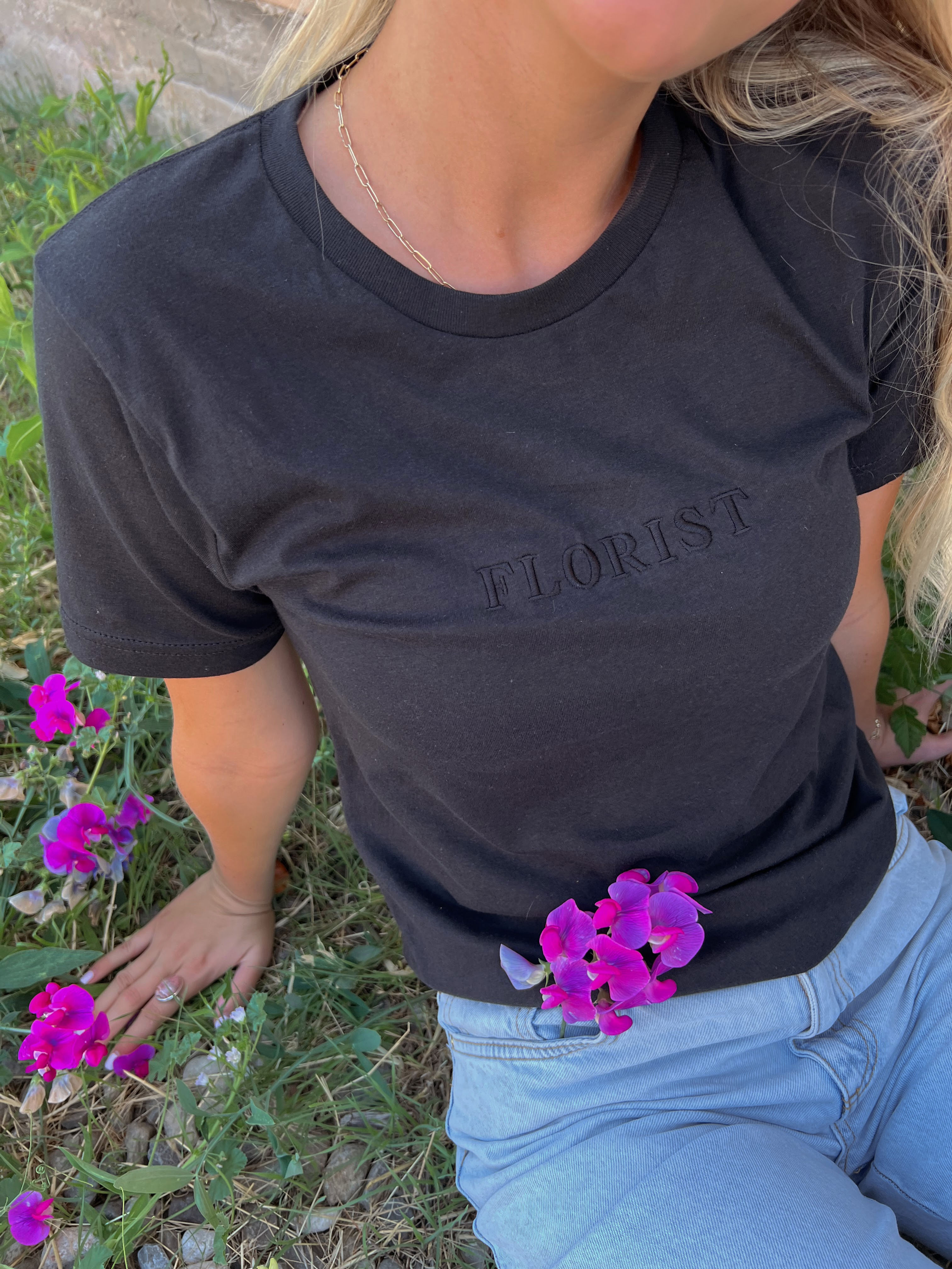 FLORIST EMBROIDERED T