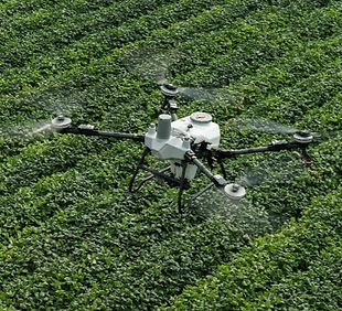 DJI Agras T55 par des pilotes agricoles en Suisse_modifié.jpg