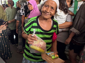 Indonesia, SSSGC Jakarta Group IV Girls Share Love Through Narayana Seva