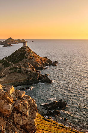 Vue bord de mer et coucher de soleil sur la Corse.jpg