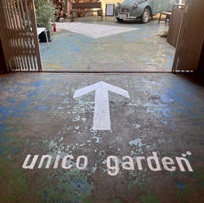 週末マルシェに向けて、床のサインを塗り替えました