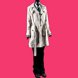 Worn by Joanne Kelly as Myka Bering in the US science-fiction series Warehouse 13