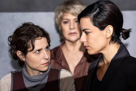 ''Com direção de Pedro Brício e Susana Ribeiro, projeto simultâneo com atuação das atrizes Lúcia Bronstein, Luisa Micheletti e Magali Biff estreia essa semana no Teatro do Sesc Ipiranga''