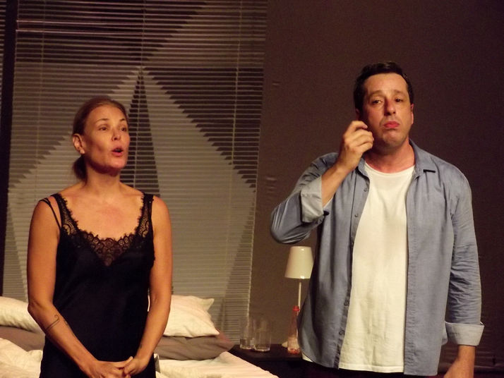 Carolina Ferraz e Otávio Martins prolongam temporada da comédia “Que Tal Nós Dois?”
