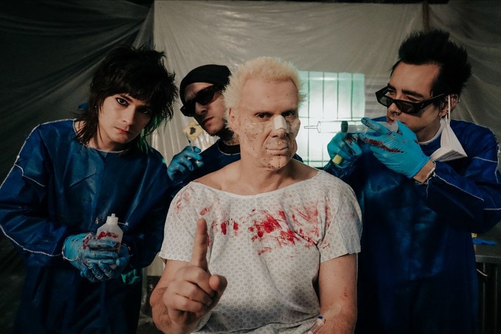 ''Queixo Novo”: Supla critica exageros estéticos em novo videoclipe''