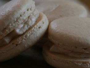 maple cinnamon coffee macarons