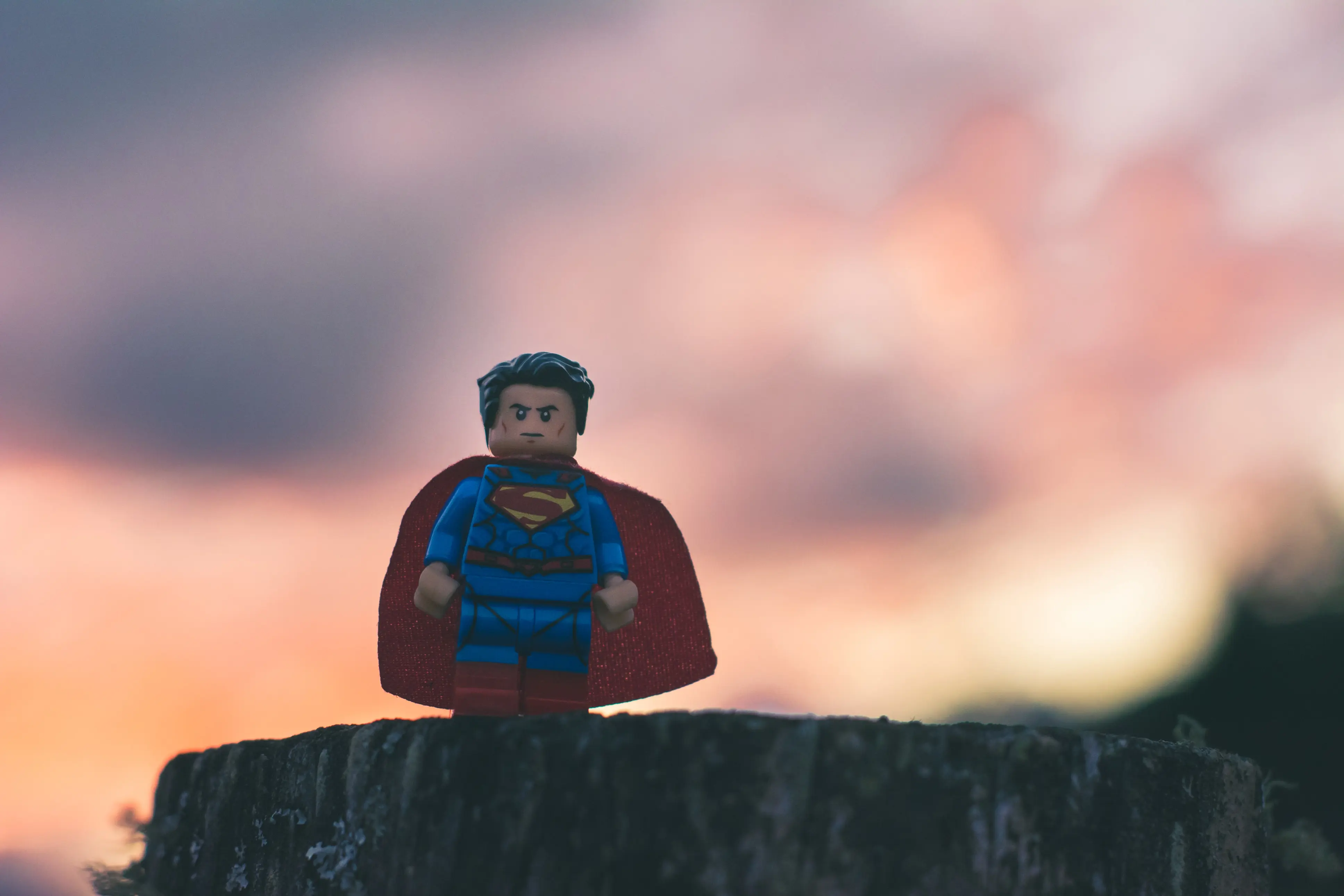 Tel Superman, reconnaître les 5 étapes de l'agresseur