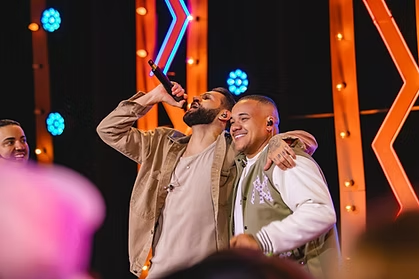 Akatu lança single "Maquiando Sofrimento" com a participação de Vitinho